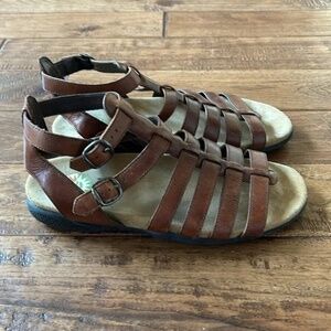 Earth Shoes Rome Fisherman Sandals Brown Leather Strappy Comfort Shoes Size 10